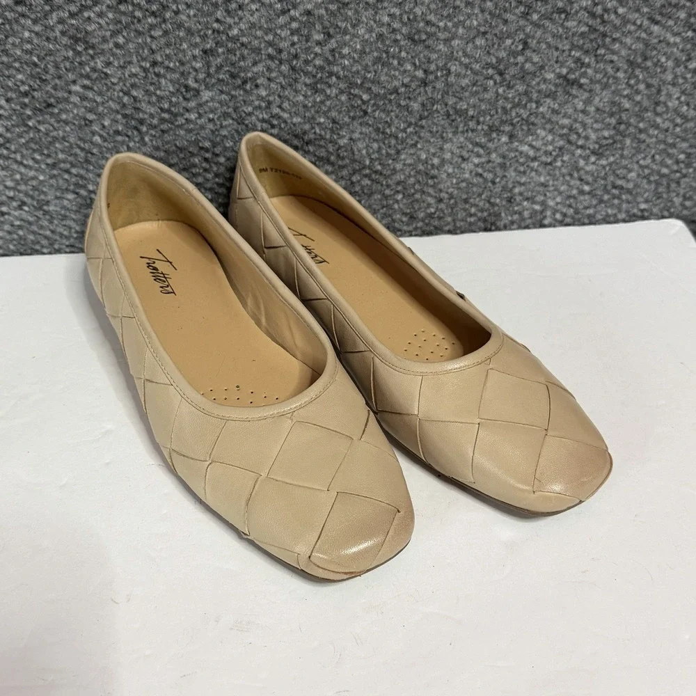 Trotters Women's Ballet Flat Size 9M Hanny Ivory Leather